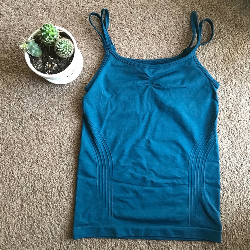 Gap athletic top size xs